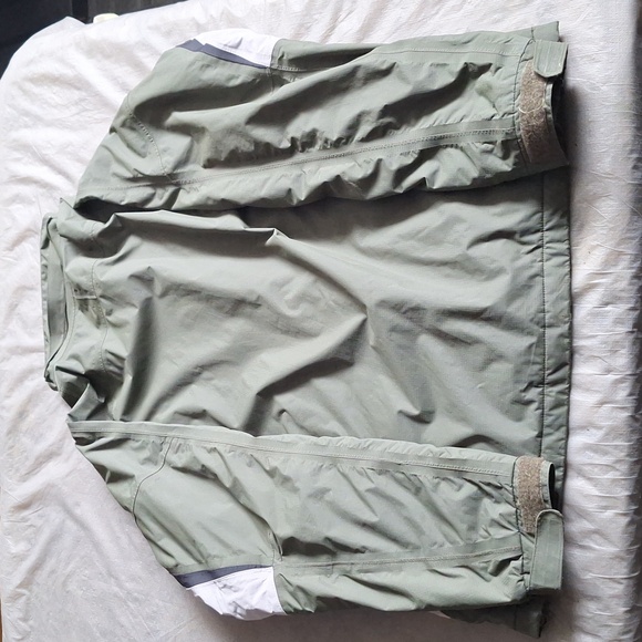 Helly Hansen Ski/Snowboard jacket - Picture 10 of 17